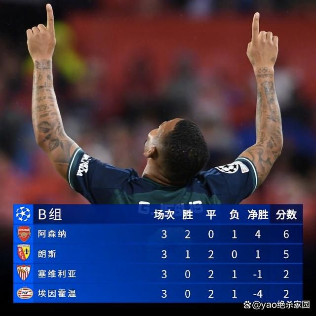 狂吻手伸进她内裤里狂摸